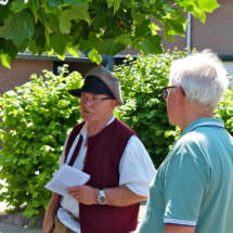 Boer Quadvlieg 3 in gesprek met man in blauw